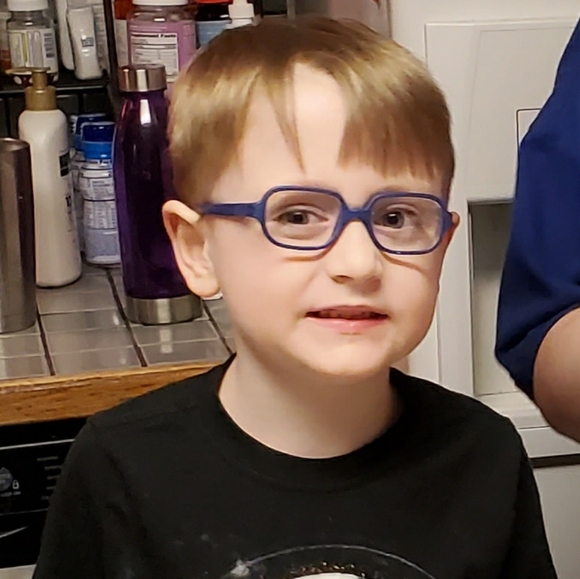 Meet your Posher, Janon "Posh Ambassador" - Picture 5 of 6